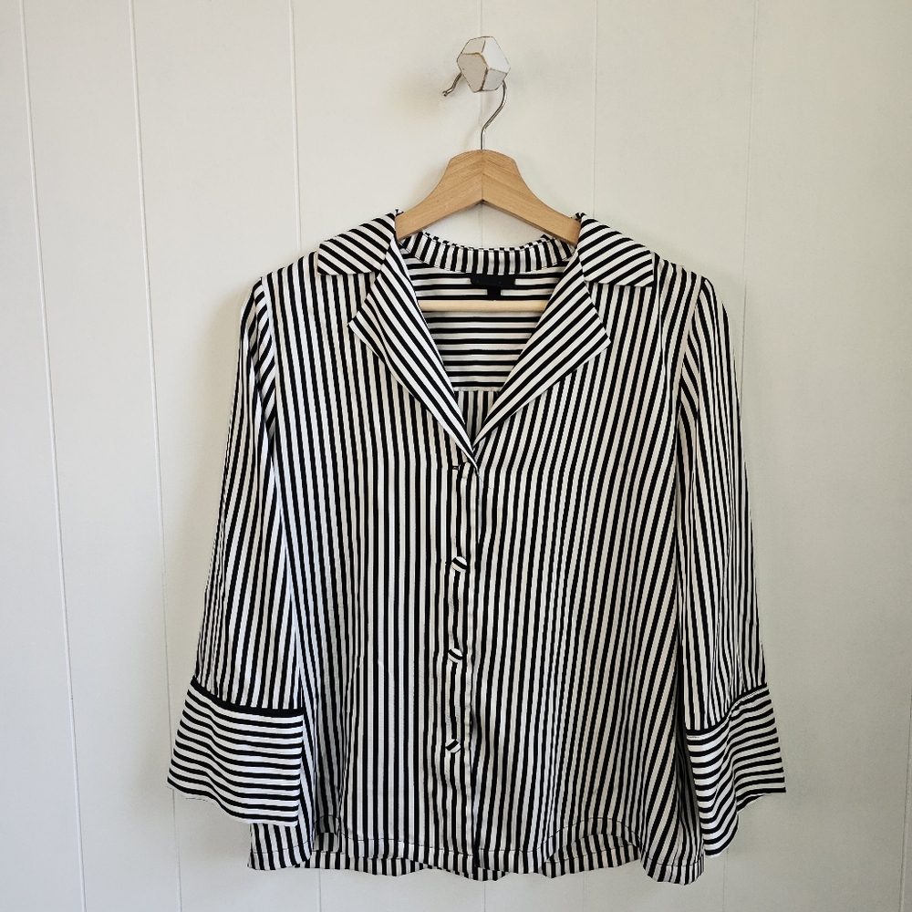 ☆ WHO WHAT WEAR Satin Striped Button Down
